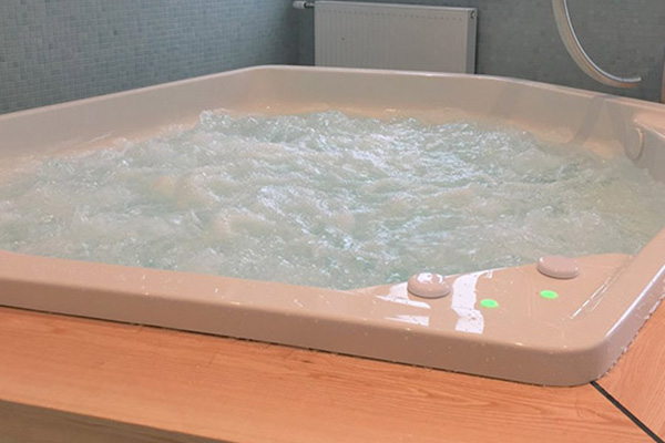 jacuzzi hôtel le Félicien à saint Félicien - votre hébergement pour le séjour vélo San Farcio