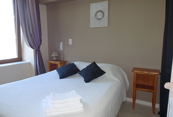 chambre hôtel Au Parfum des Bois à Saint Cirgues en Montagne - votre hébergement pour le séjour vélo Bleuets