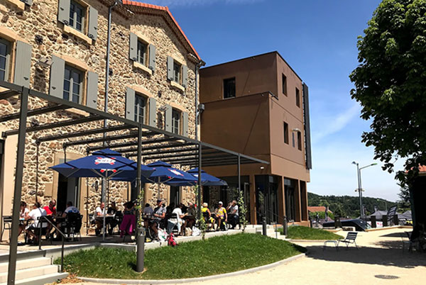 extérieur hôtel le Félicien à saint Félicien - votre hébergement pour le séjour vélo San Farcio