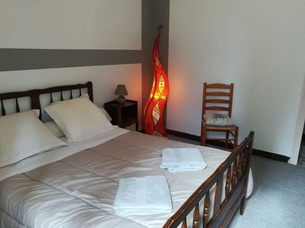 chambre de l'auberge c'est la vie à Chanéac - séjour vélo Genêts