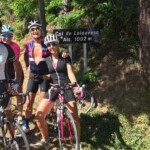 photo de groupe au sommet du Col de Lalouvesc - séjour vélo San Farcio