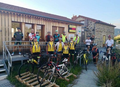 photo de groupe au départ du séjour vélo myrtilles