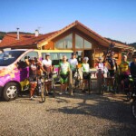 photo de groupe au départ du séjour vélo les myrtilles